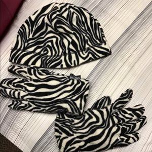 Women’s Thinsulate hat and glove set